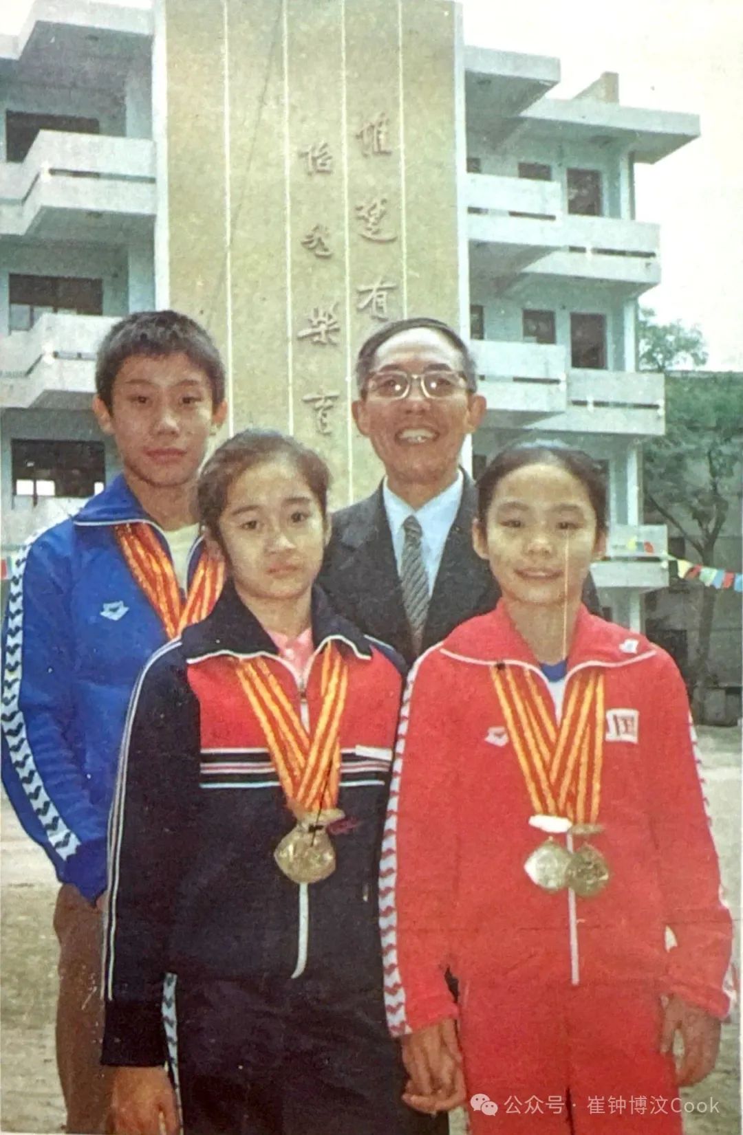 DƬ